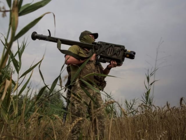 a ukrainian serviceman holds a stinger anti aircraft missile at a position in a front line in mykolaiv region as russia s attack on ukraine continues ukraine august 11 2022 photo reuters